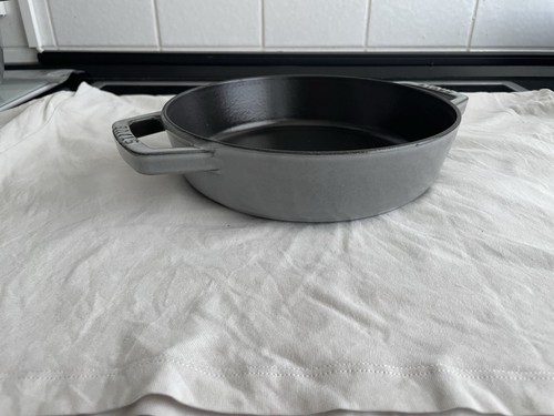 Staub pfanne mit - pfanne, zwei